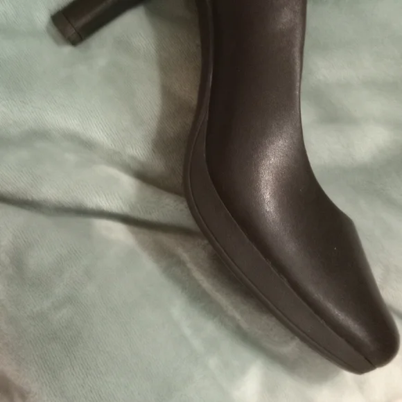 Clarks Collections Women's Black Leather High Heels Soft Cushion - Picture 5 of 11